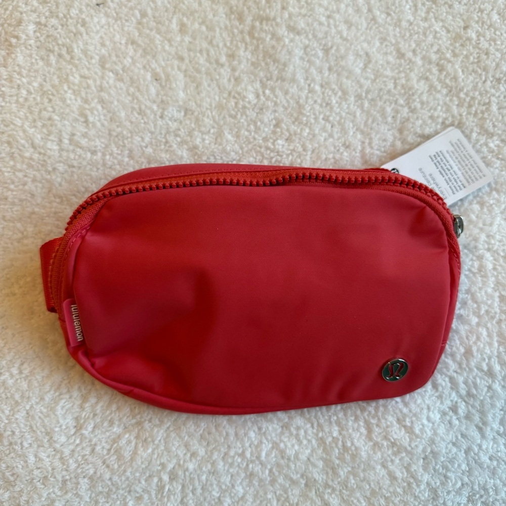NWT Lululemon Everywhere Belt Bag